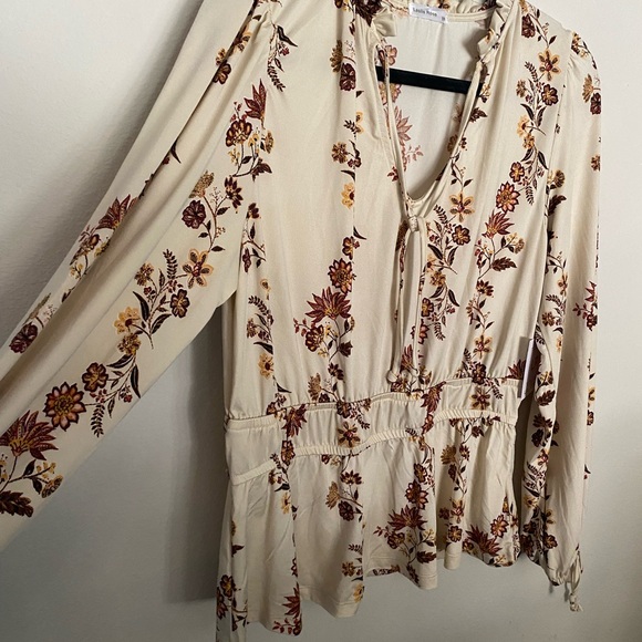 Leslie Rose Peplum Blouse with Ties at the Sleeves Medium PTP 21-24 New W/Tags - Picture 4 of 5